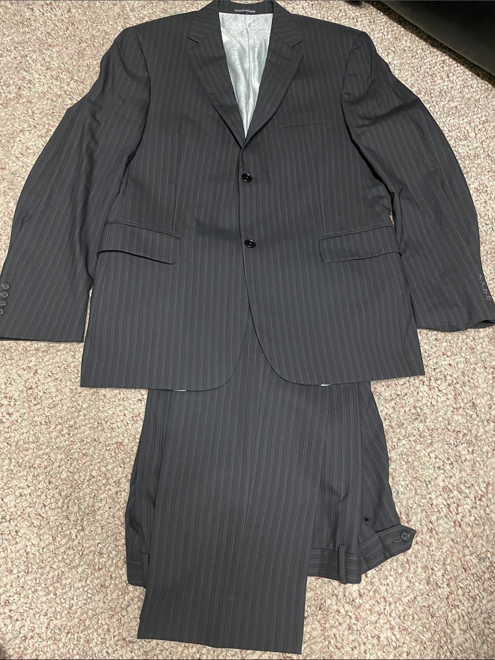 Biella Italy 100% wool grey Pinstripe Two-Piece Suit -Tailored like new